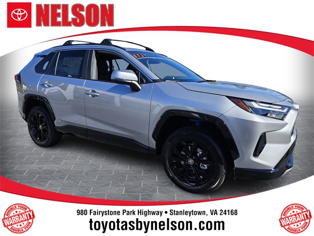 2025 Toyota RAV4 SE's photo