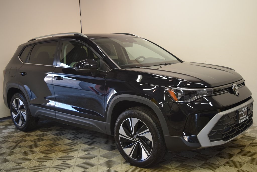 2025 Volkswagen Taos SE's photo