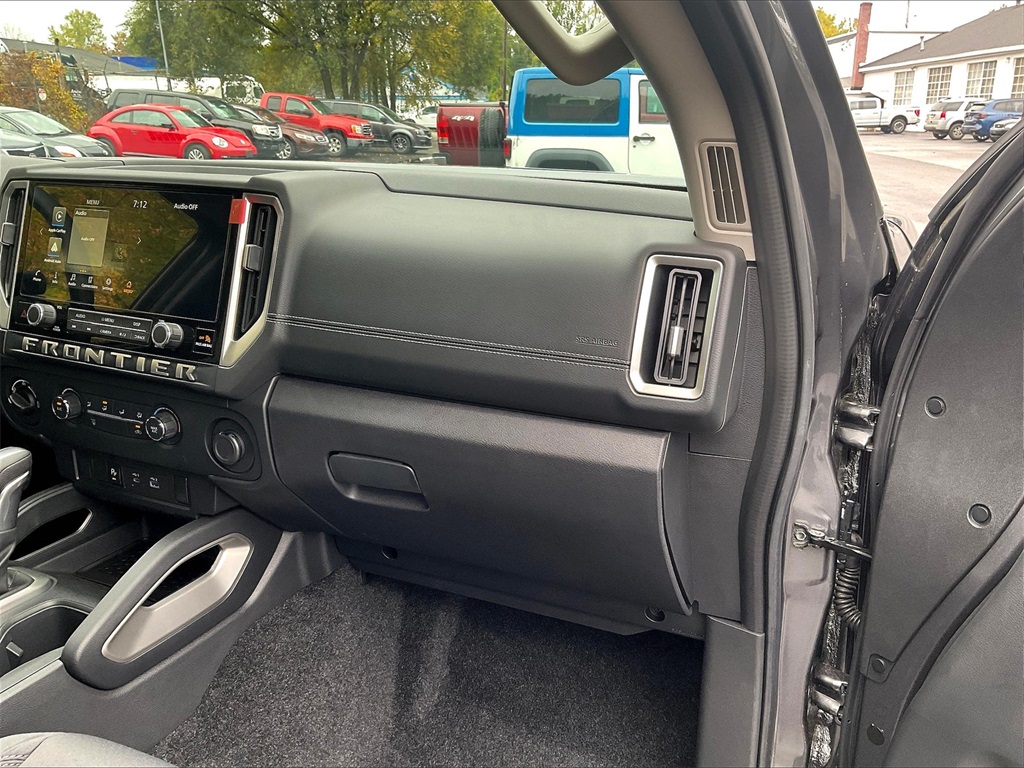 2025 Nissan Frontier SV photo 12