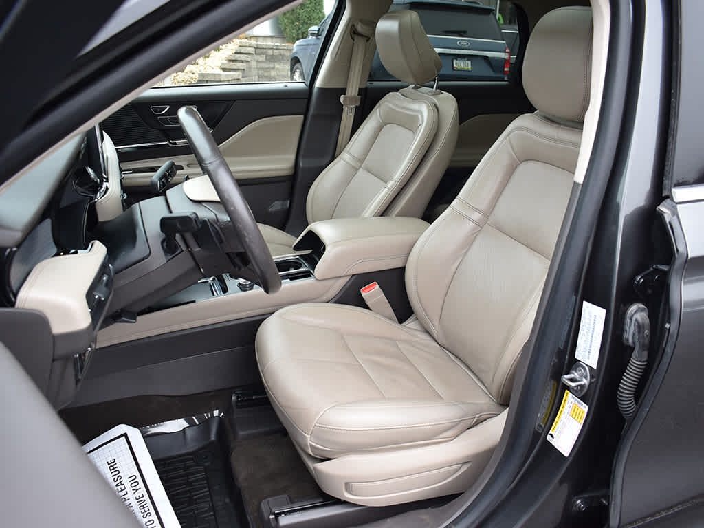 2020 Lincoln Corsair Standard photo 4