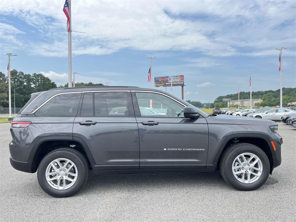 2025 Jeep Grand Cherokee Laredo X photo 5