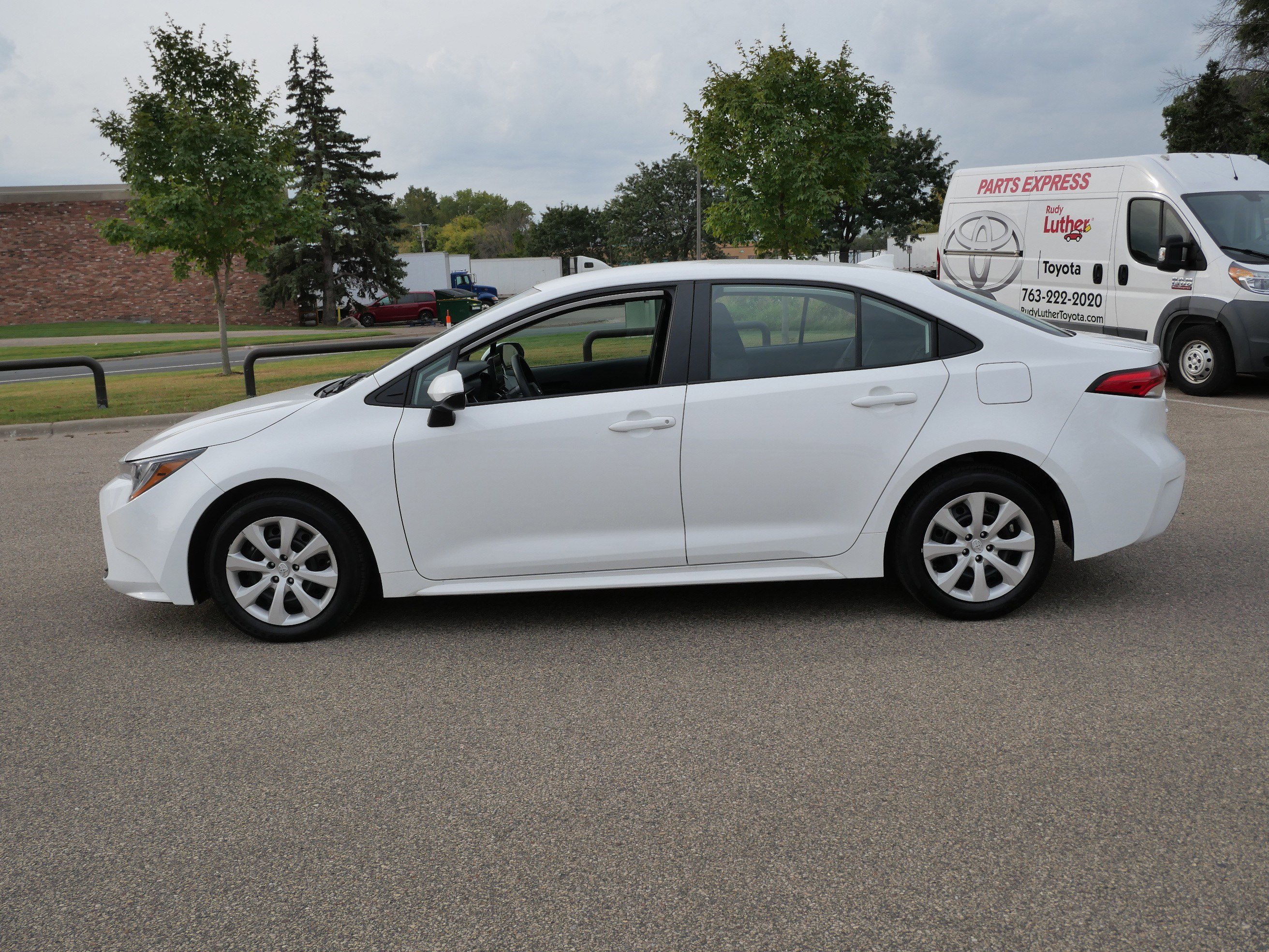 2024 Toyota Corolla LE photo 4