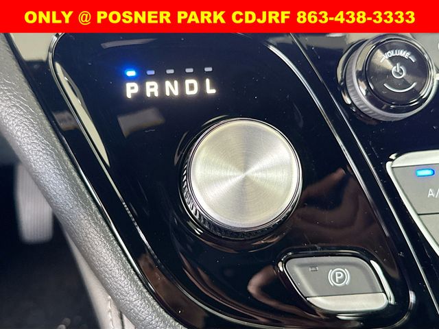 2026 Chrysler Pacifica Limited photo 16
