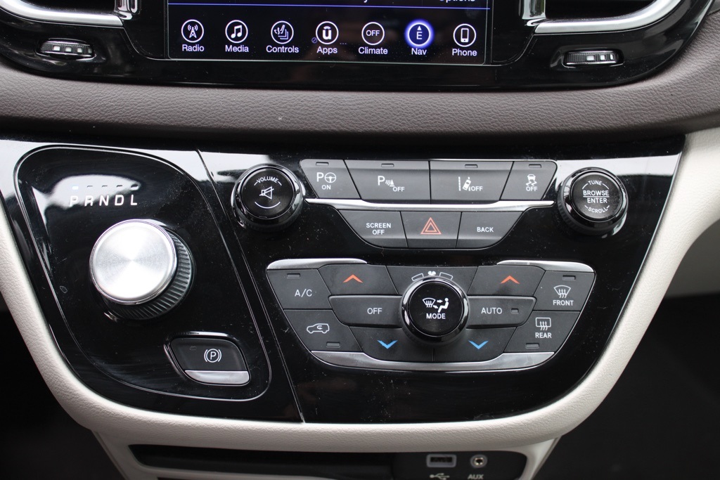 2017 Chrysler Pacifica Touring Plus photo 28