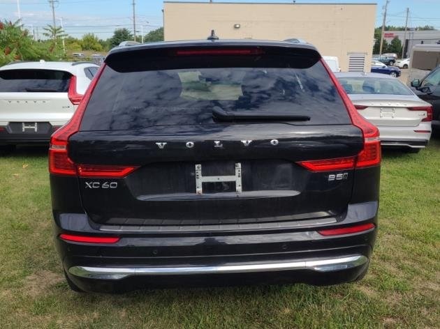 2023 Volvo XC60 Plus photo 2