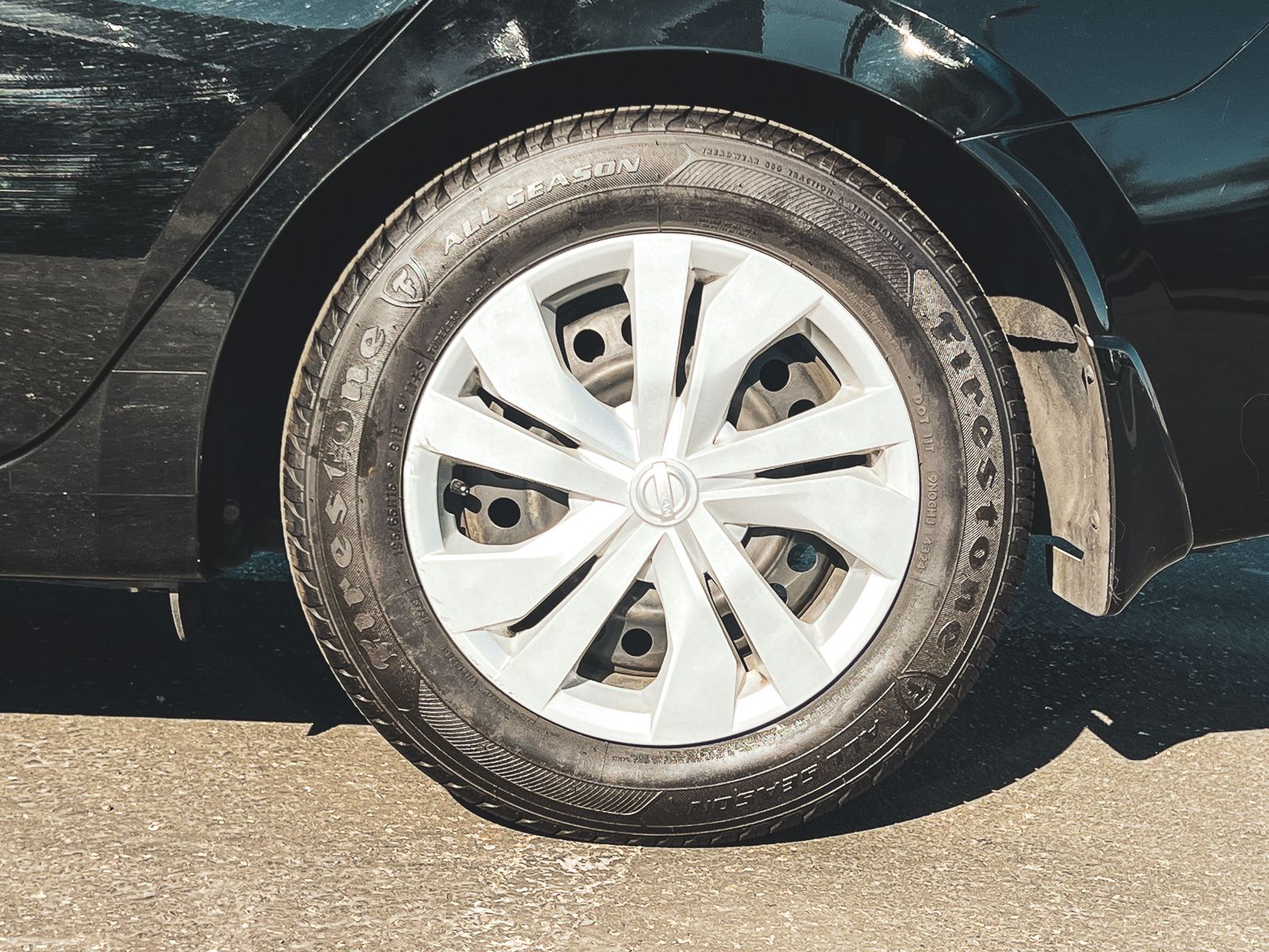 2022 Nissan Versa 1.6 S photo 3