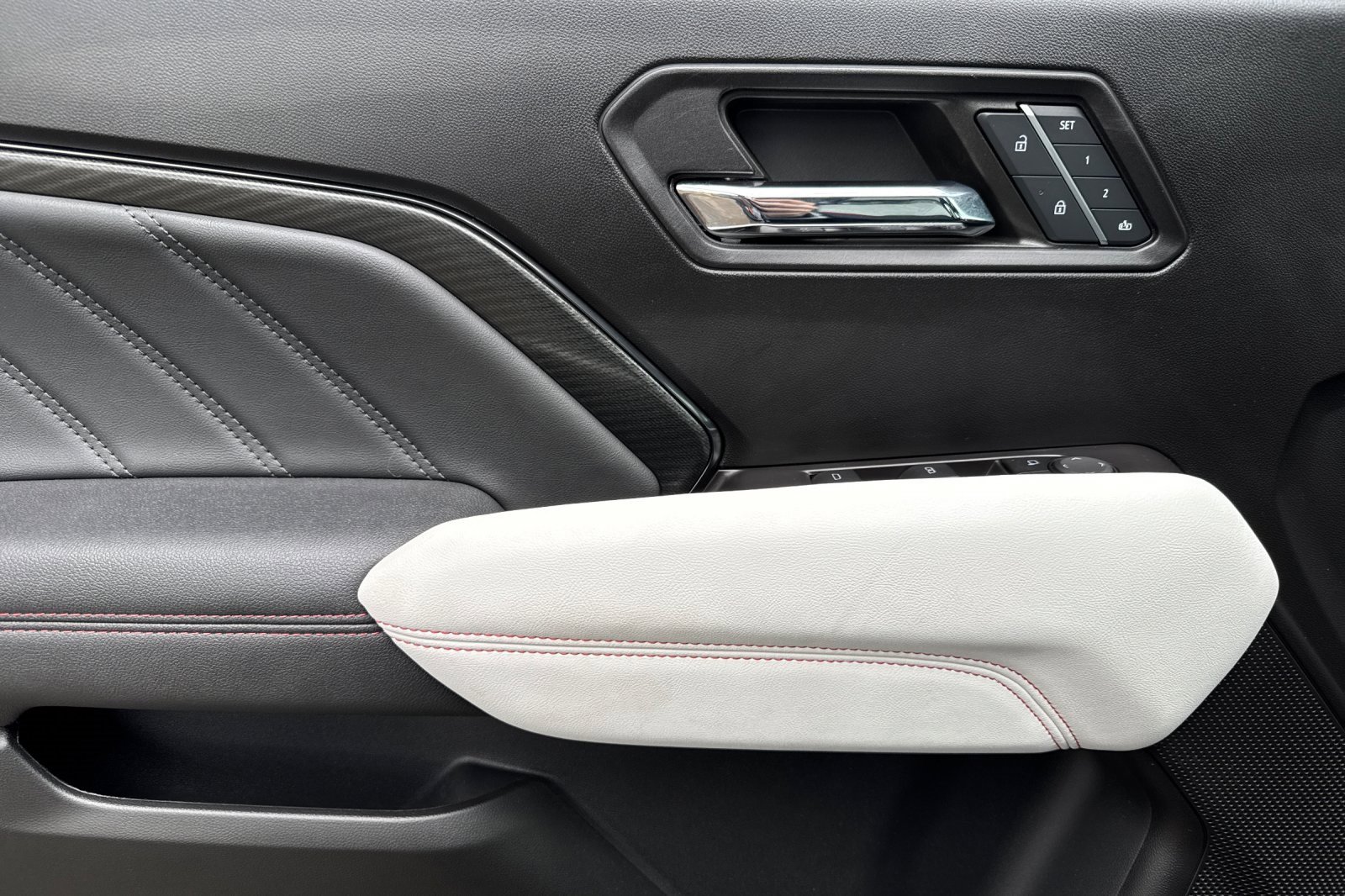 2024 Gmc Canyon AT4X photo 11