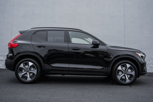 2026 Volvo XC40 AWD Plus photo 3