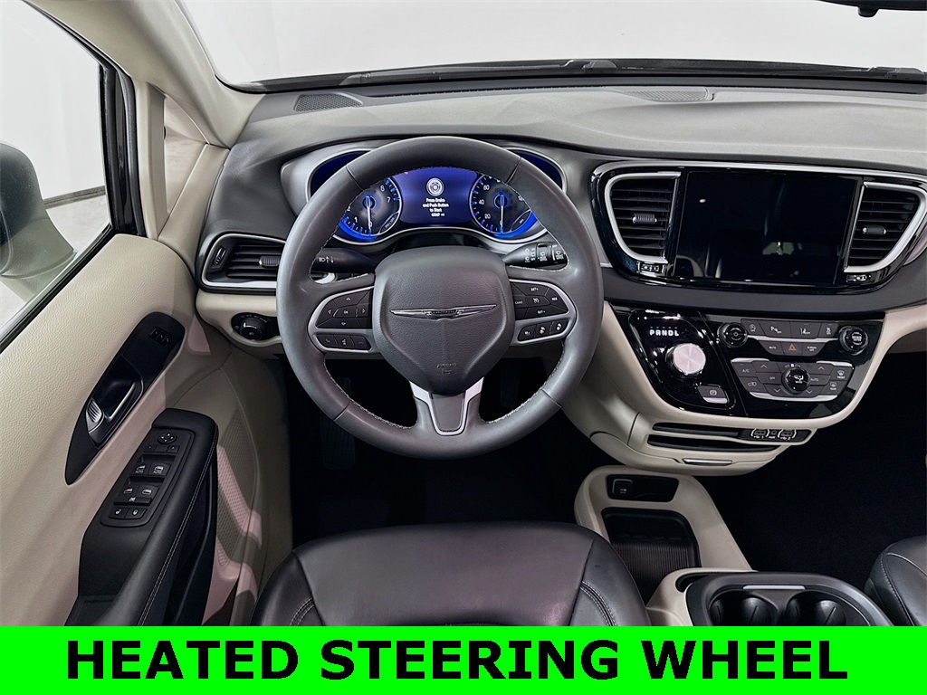 2023 Chrysler Pacifica Touring L photo 3