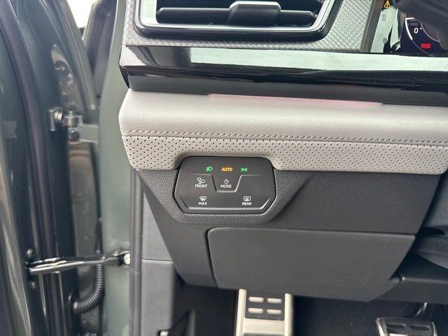 2025 Volkswagen Atlas Peak Edition SE photo 18