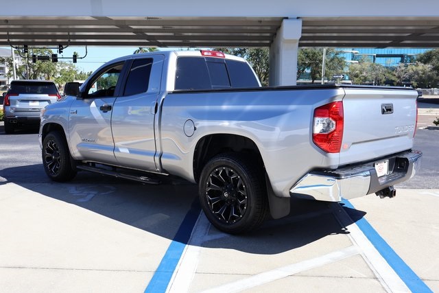 2017 Toyota Tundra SR5 photo 4