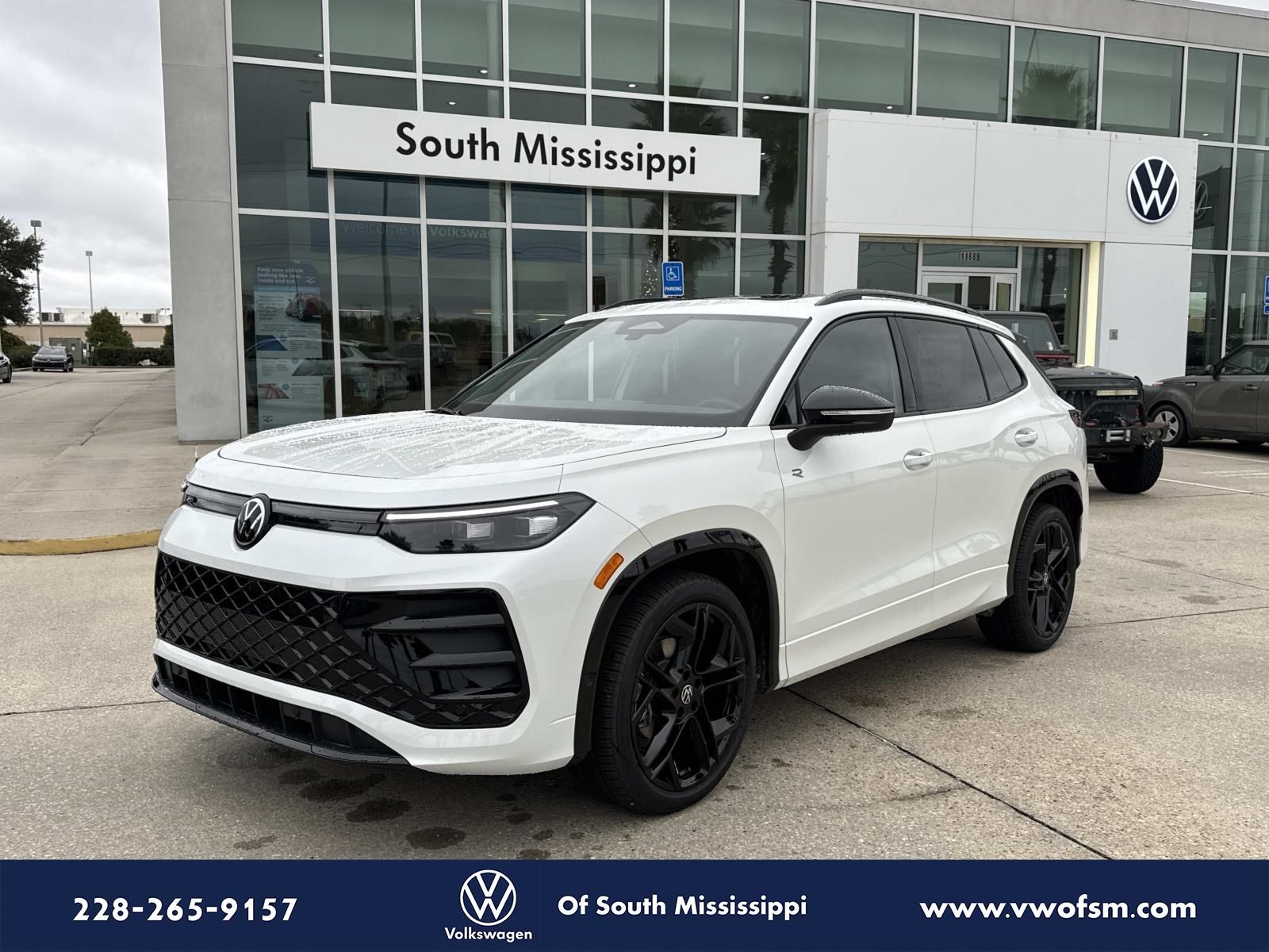 2026 Volkswagen Tiguan SE R-LINE BLACK's photo