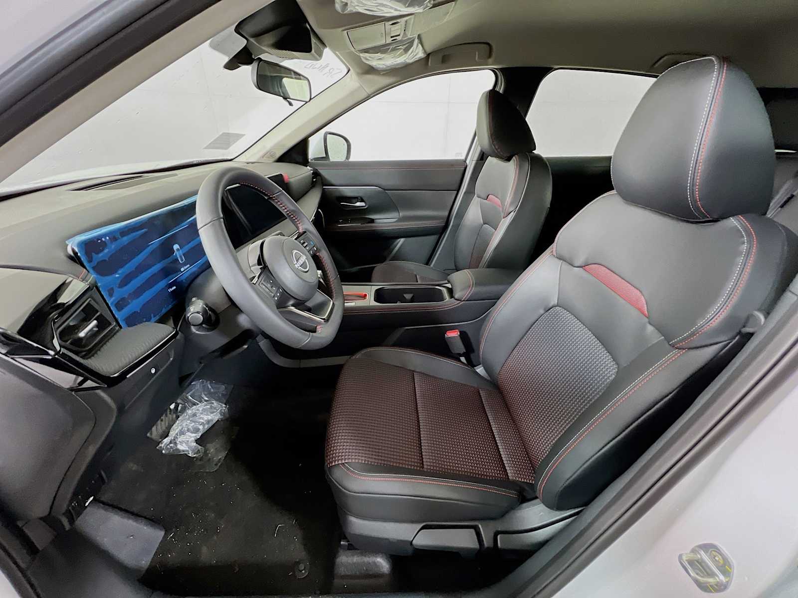 2025 Nissan Kicks SR photo 4