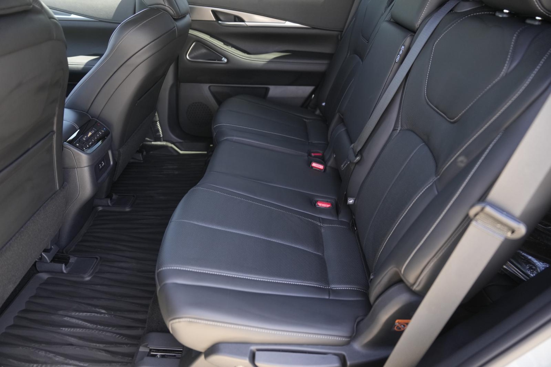 2025 Infiniti QX60 Luxe AWD photo 6