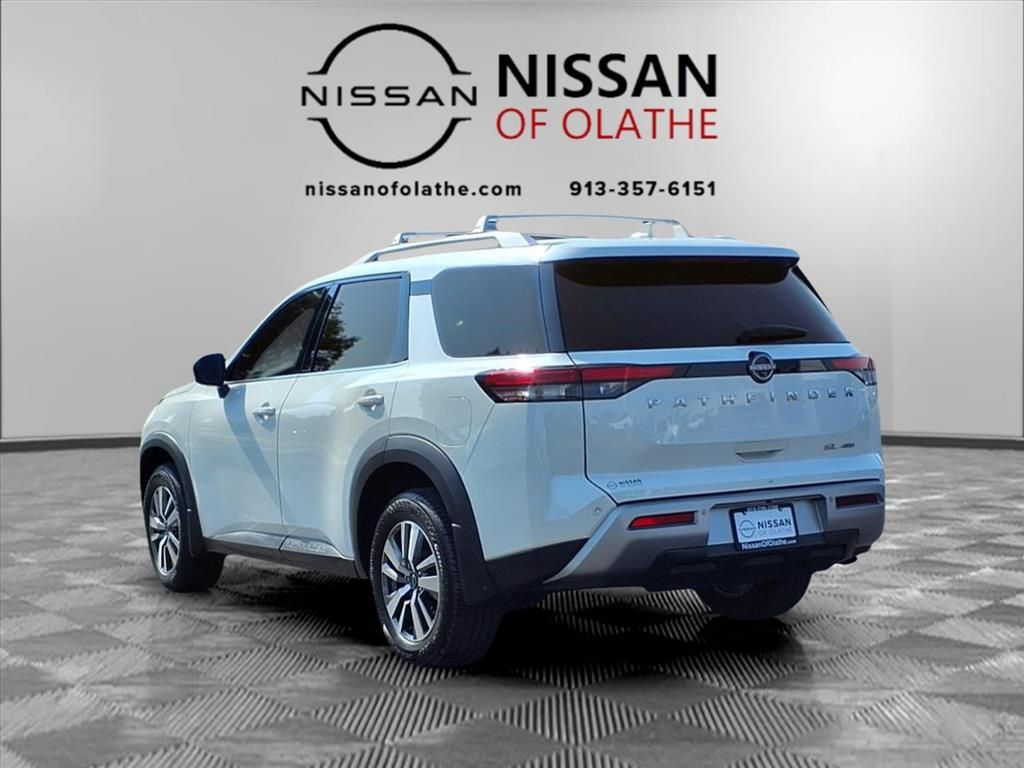 2022 Nissan Pathfinder SL photo 3