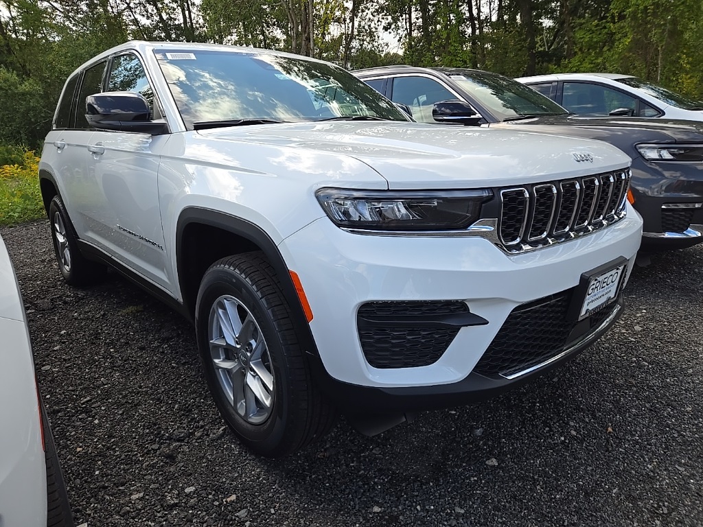 2025 Jeep Grand Cherokee Laredo X photo 4
