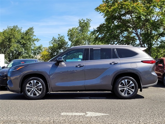2022 Toyota Highlander XLE photo 8