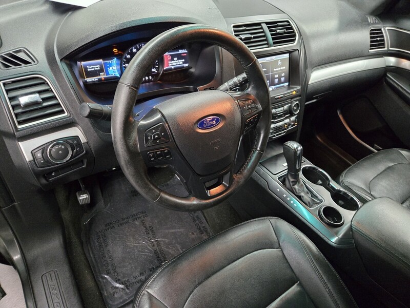 2016 Ford Explorer XLT photo 8