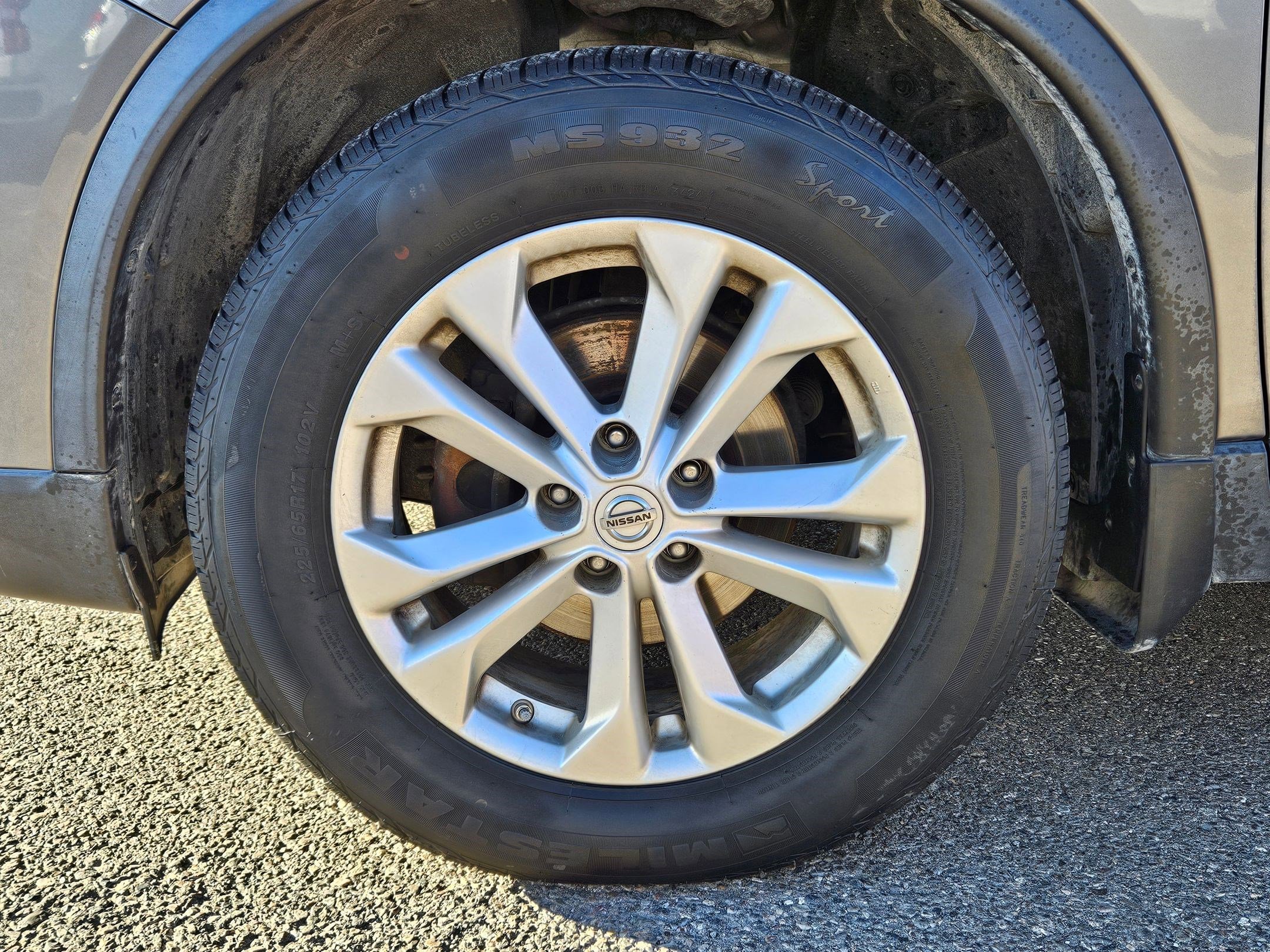 2015 Nissan Rogue SV photo 9