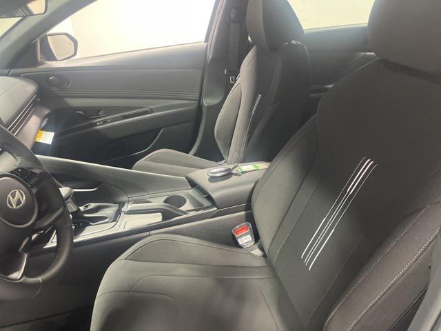 2025 Hyundai Elantra SEL Sport photo 7