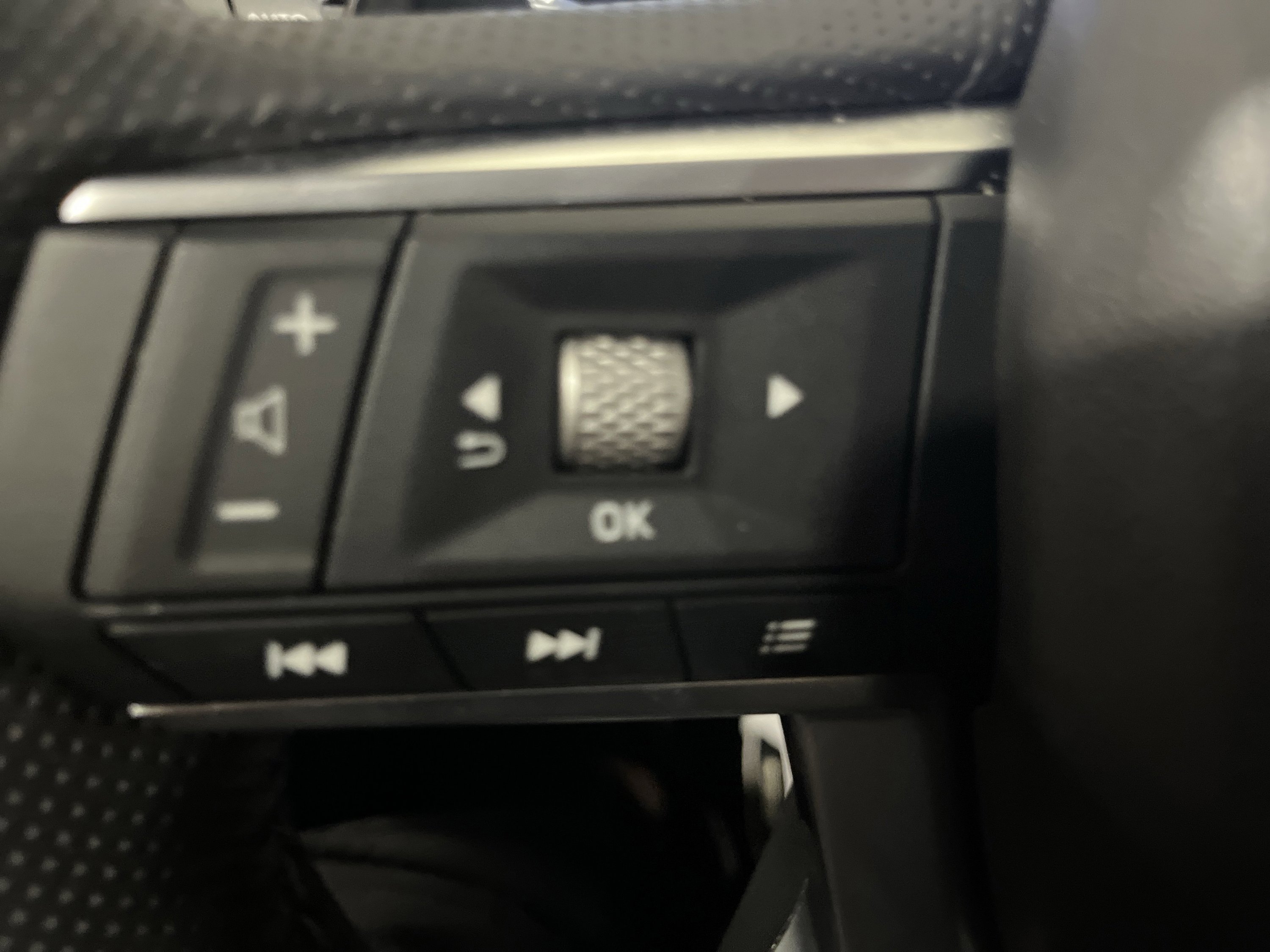 2024 Mitsubishi Outlander PHEV SEL photo 13
