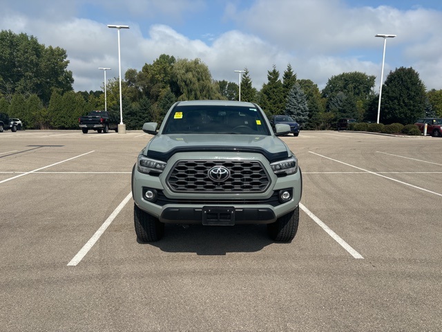 2022 Toyota Tacoma TRD Off-Road photo 2