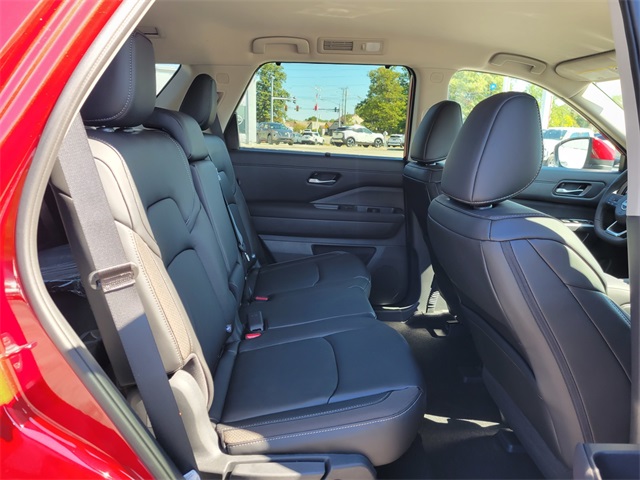 2025 Nissan Pathfinder SL photo 16