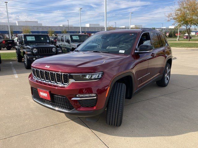 2025 Jeep Grand Cherokee Limited photo 3