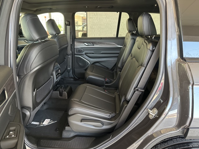 2025 Jeep Grand Cherokee Limited photo 12