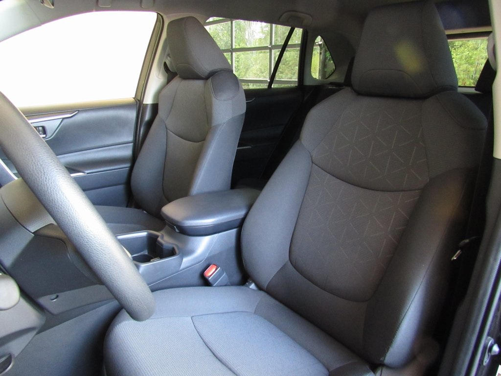 2025 Toyota RAV4 Hybrid XLE photo 12