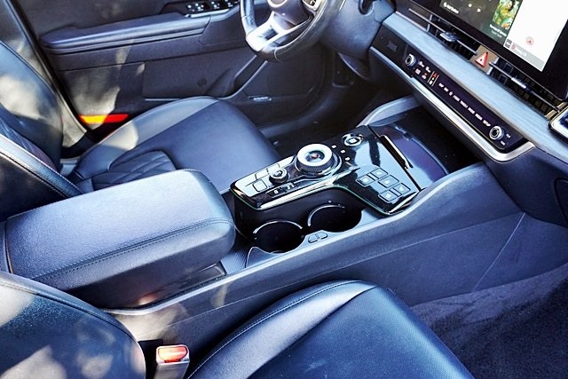 Used 2025 Gray Kia X-Line Prestige image 12