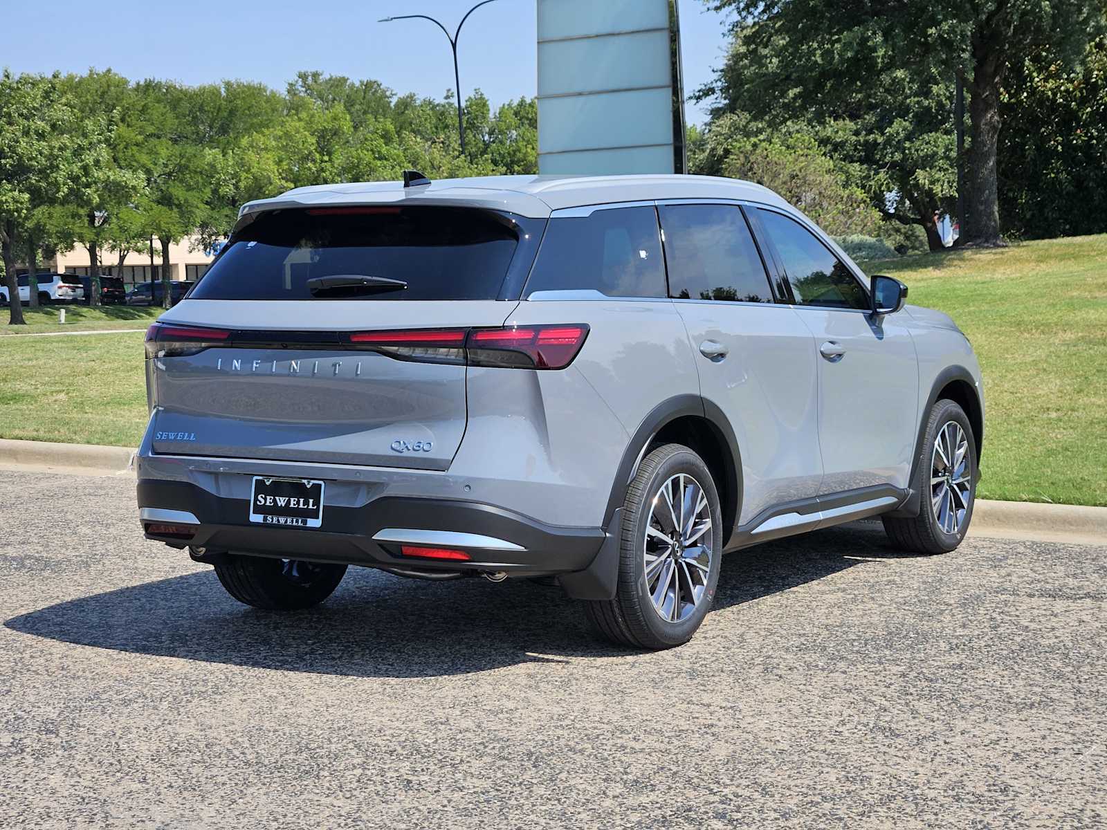 2026 Infiniti QX60 Luxe photo 4