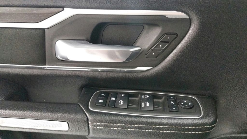 2022 Ram 1500 Laramie photo 21