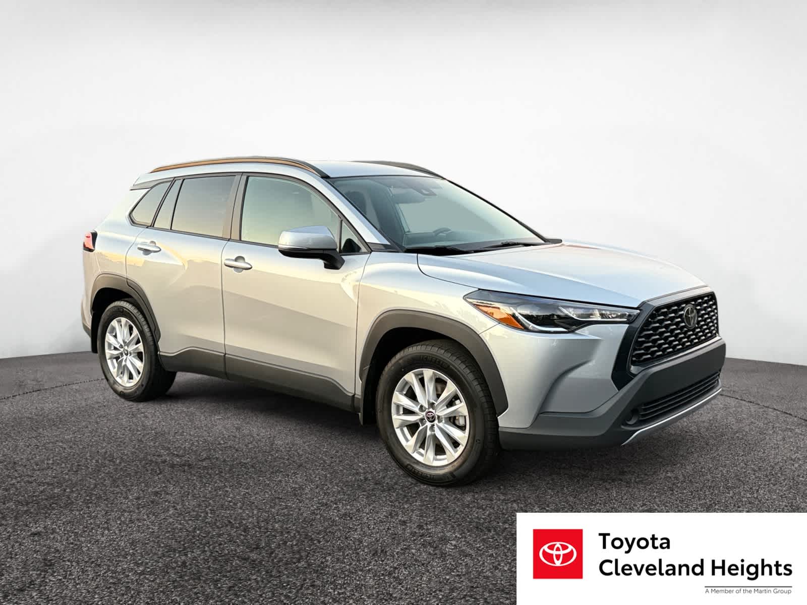 2022 Toyota Corolla Cross LE photo 6