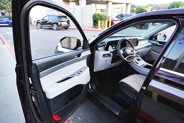 Used 2023 Red Hyundai SE image 34