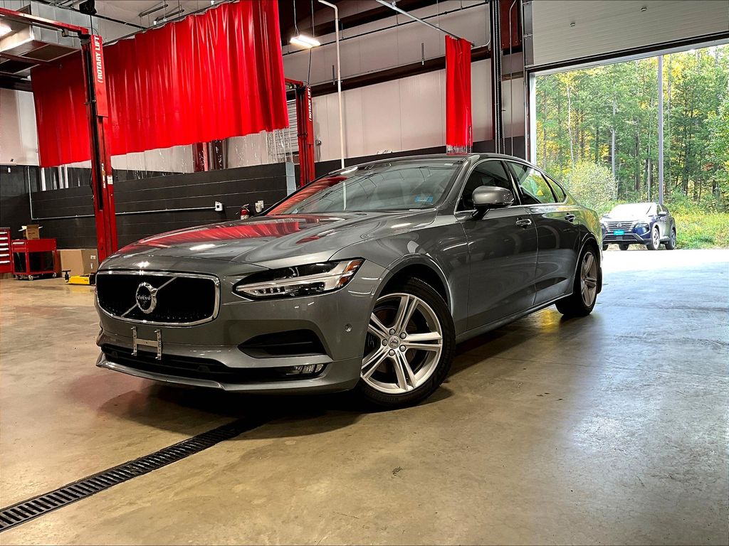 2018 Volvo S90 T5 Momentum photo 3