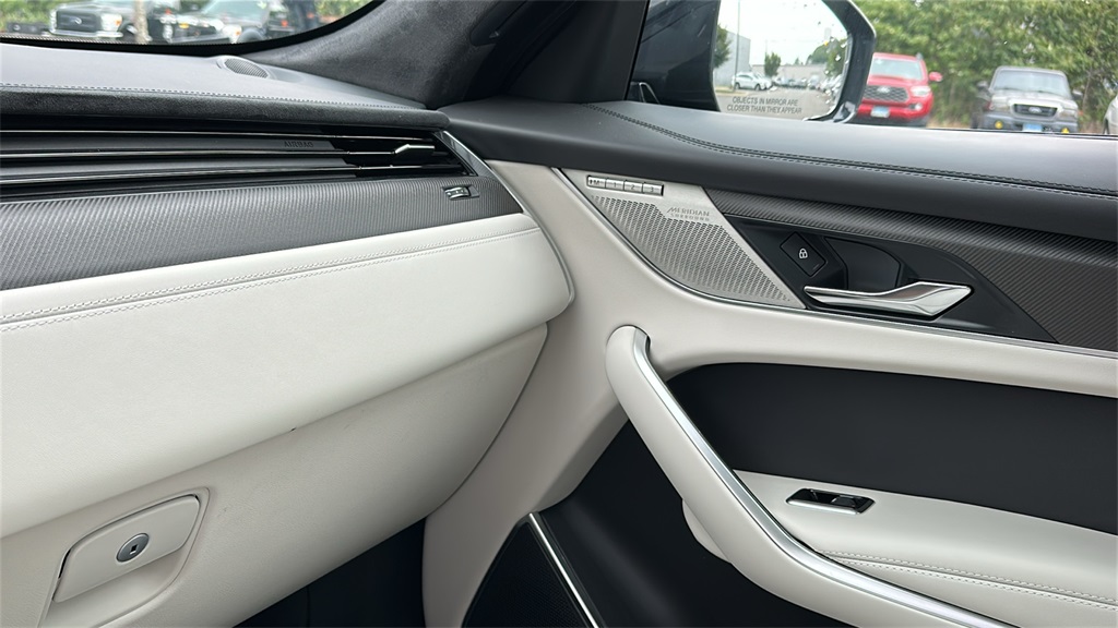 2026 Jaguar F-PACE SVR photo 23