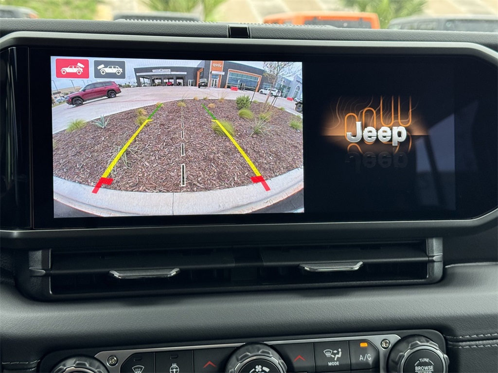 2025 Jeep Wrangler Sahara photo 9