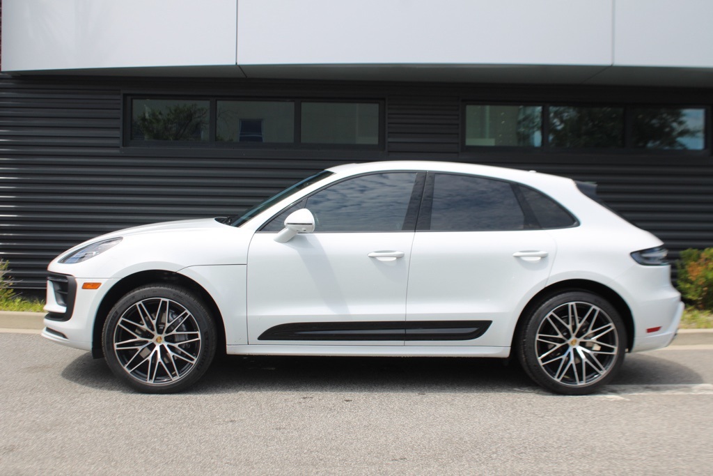 2023 Porsche Macan T photo 2