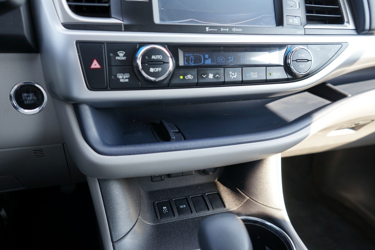 2017 Toyota Highlander SE XLE photo 17