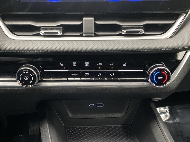 2025 Chevrolet Equinox LT photo 3