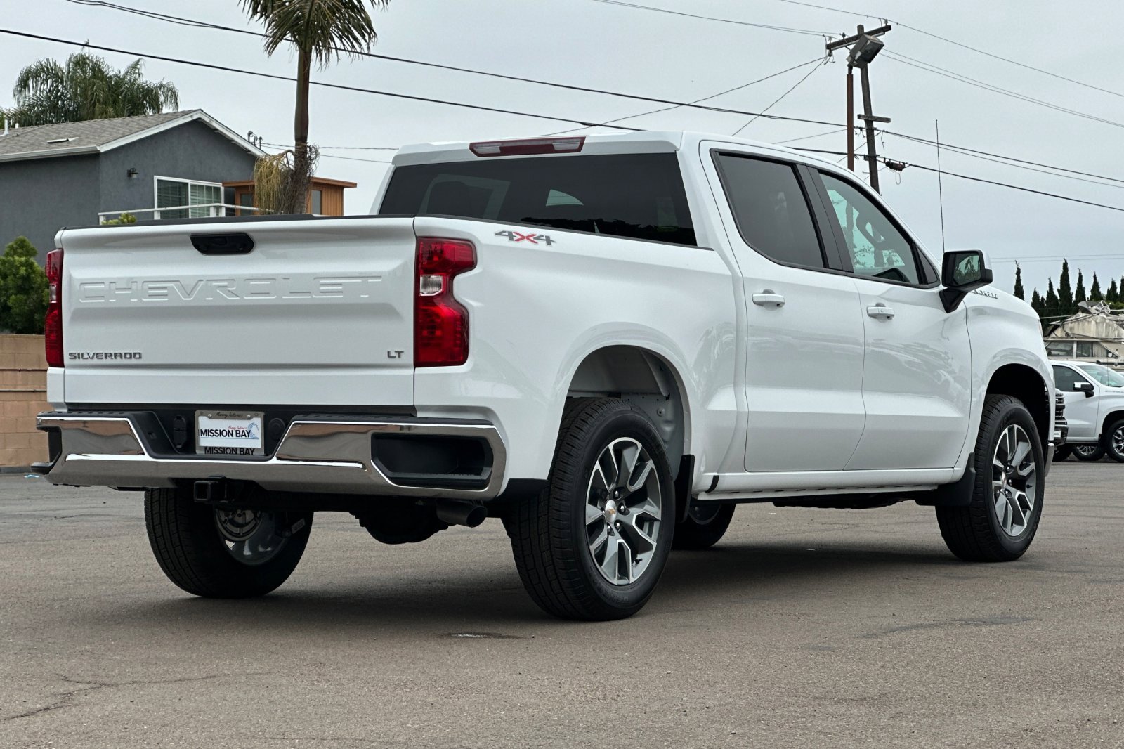 2025 Chevrolet Silverado 1500 LT photo 4