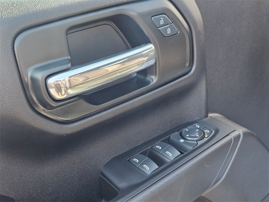 2024 Chevrolet Silverado 1500 Custom photo 11