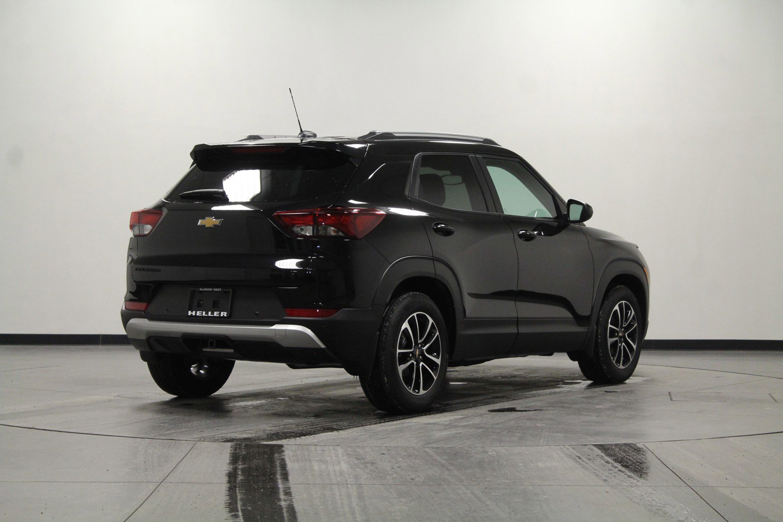 2025 Chevrolet Trailblazer LT photo 2