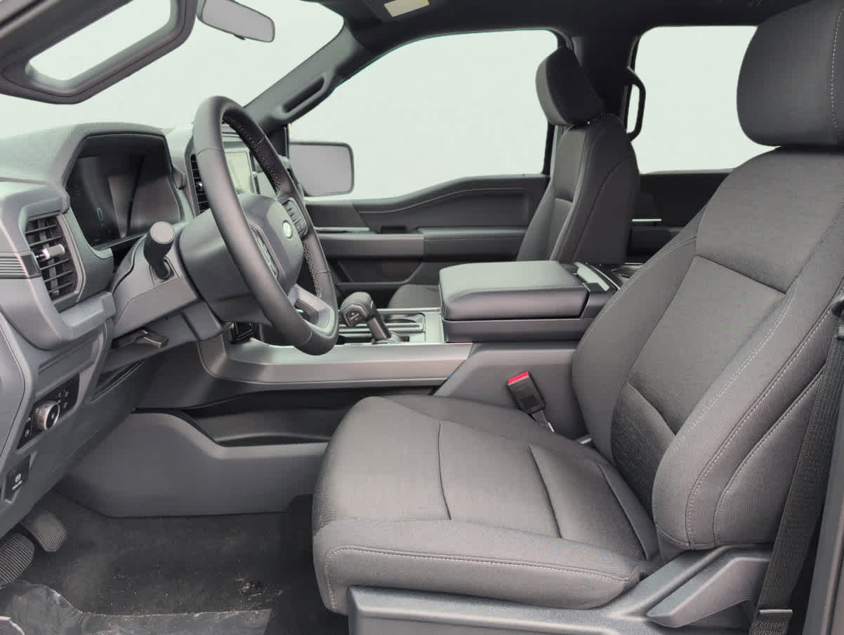 2025 Ford F-150 XLT photo 8