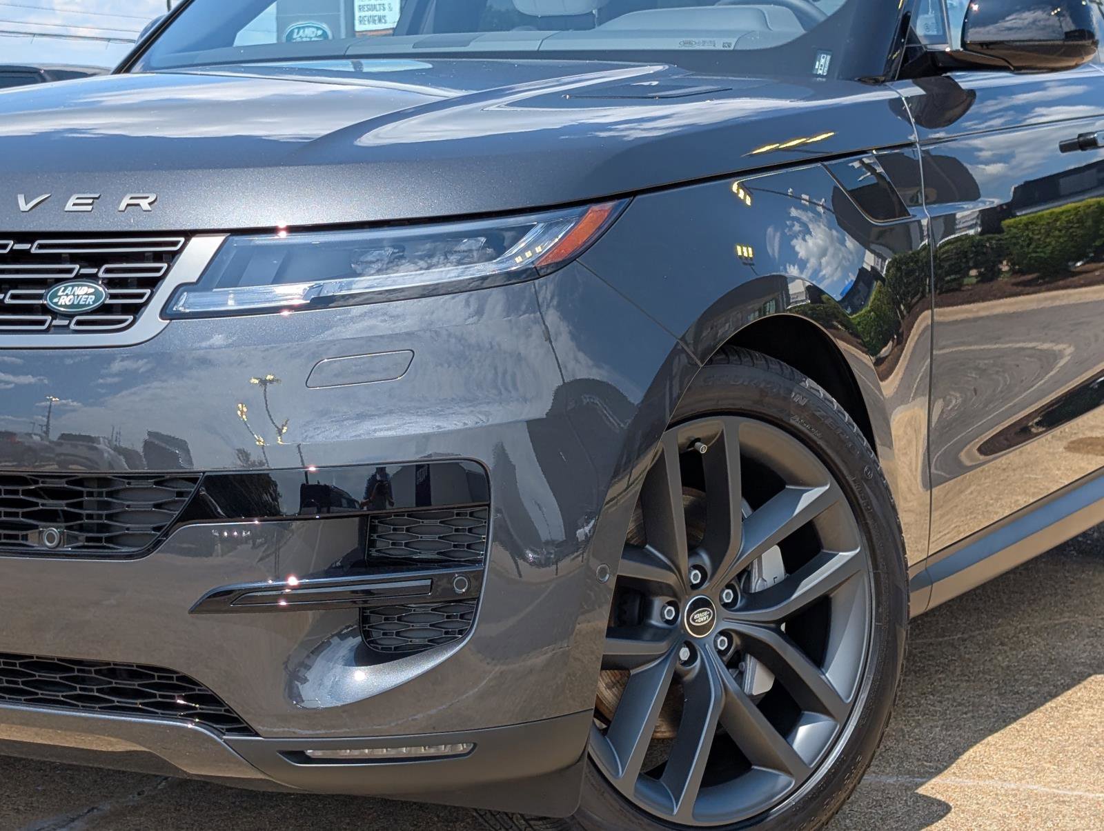 2025 Land Rover Range Rover Sport SE photo 4