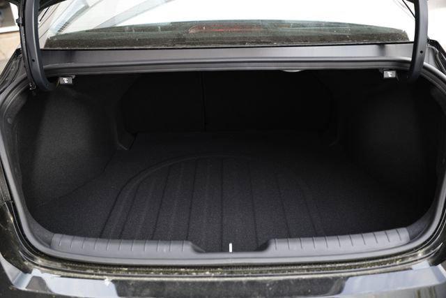 2025 Hyundai Elantra Limited photo 5