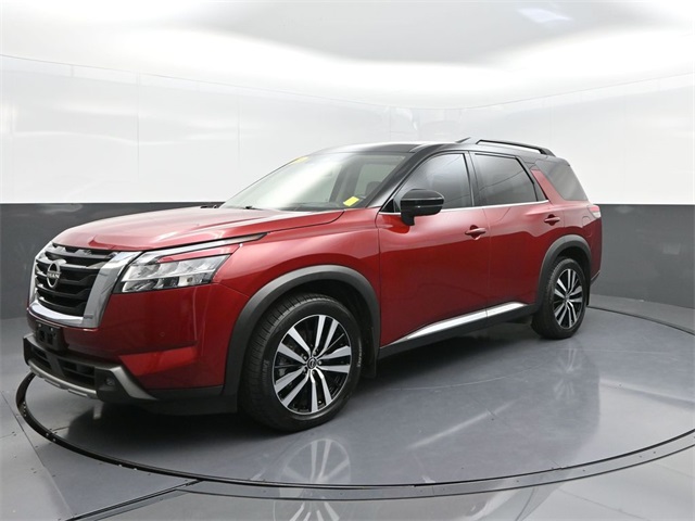 2023 Nissan Pathfinder Platinum's photo