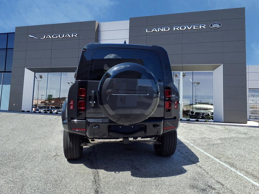 2025 Land Rover Defender 110 X-Dynamic SE photo 4