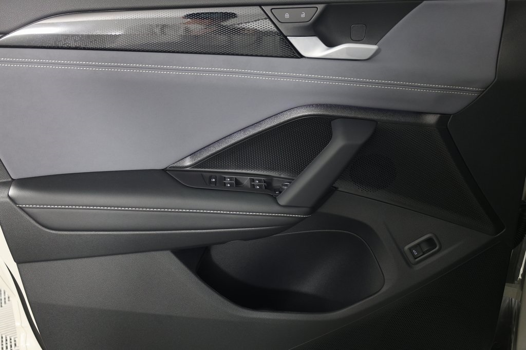 2025 Volkswagen Tiguan SE R-Line Black photo 2